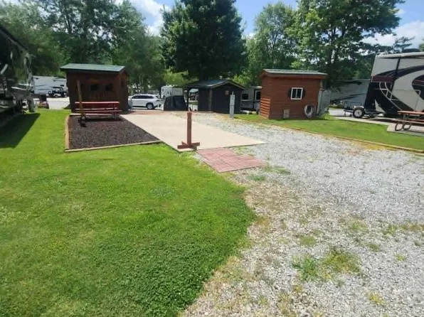 46 Holiday Rambler Ln, Dillard, GA 30537