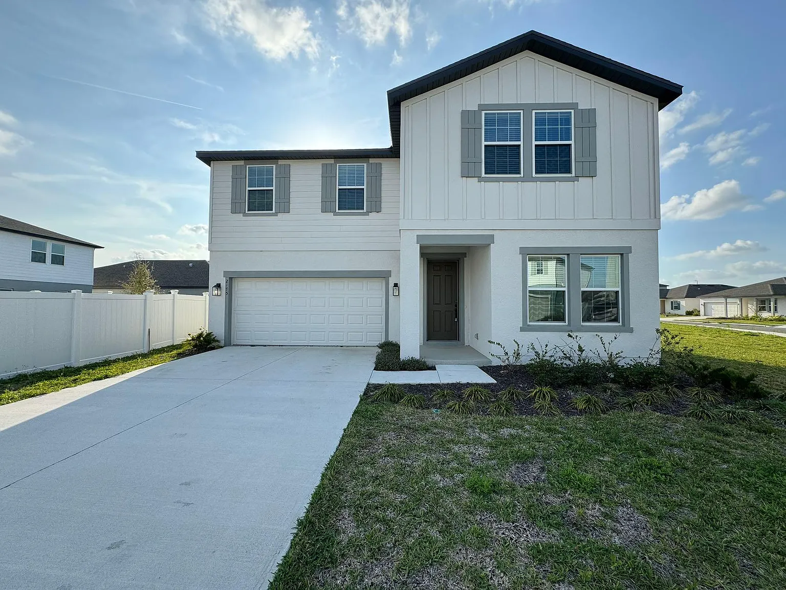 2175 Derwent Dr — Photo 2