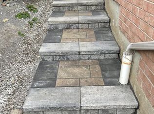 33 Styles Cres, Ajax, ON L1Z 1S4