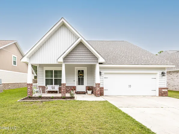 215 Madison Place Dr, Ocean Springs, MS 39564
