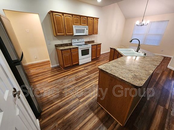 4th image of 1458 S Birch Grove St