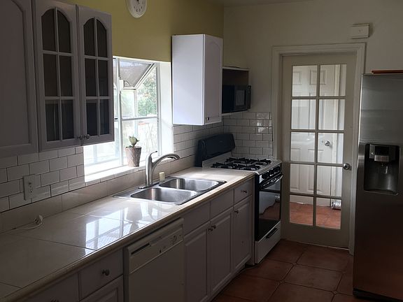 4th image of 1449 S Holt Ave