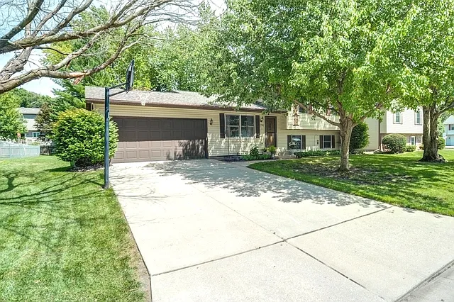 114 Nottingham Chase photo 1