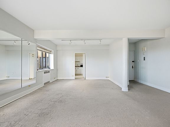 3rd image of 5056 N Marine Dr APT A6