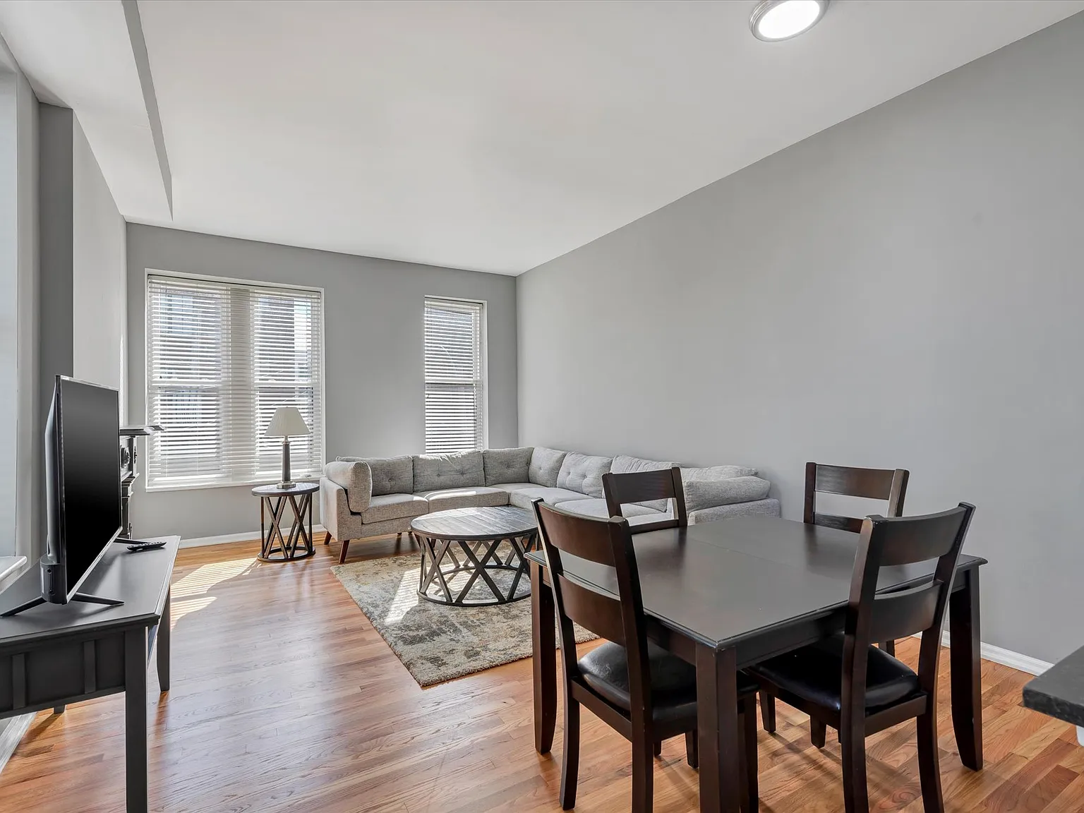 3 bed, 1200 sqft, $1,800 — Photo 3