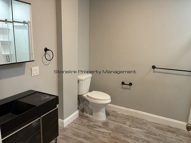 387 Broad St — Photo 25