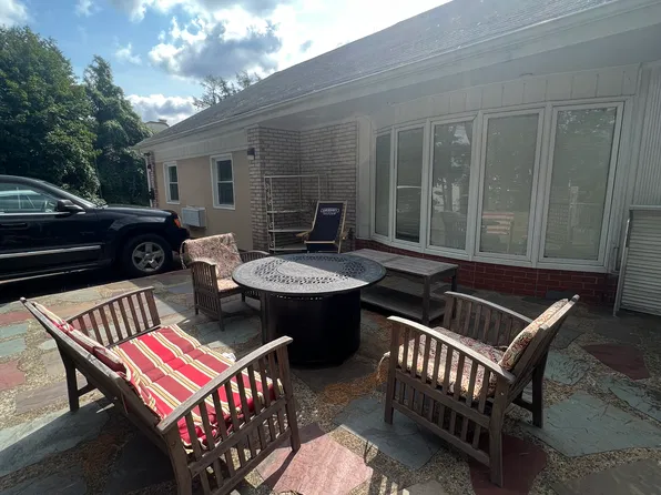 725 Mix Ave #1, Hamden, CT 06514