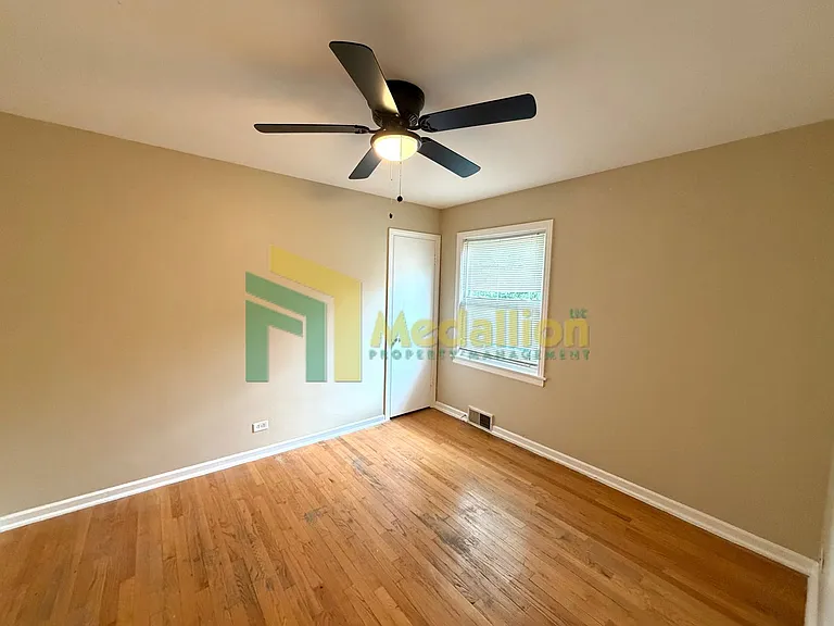 11004 S Eberhart Ave — Photo 12
