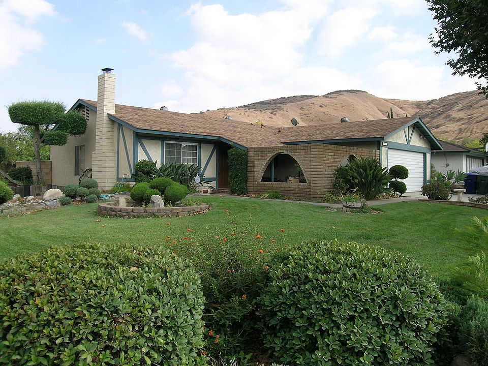 Beautiful curb appeal.