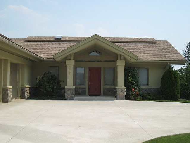 1st image of 277 Arbour Dr W