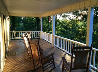 203 Primrose Ln, Hayesville, NC 28904