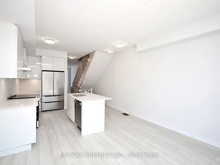 73 Akil Thomas Gdns — Photo 26