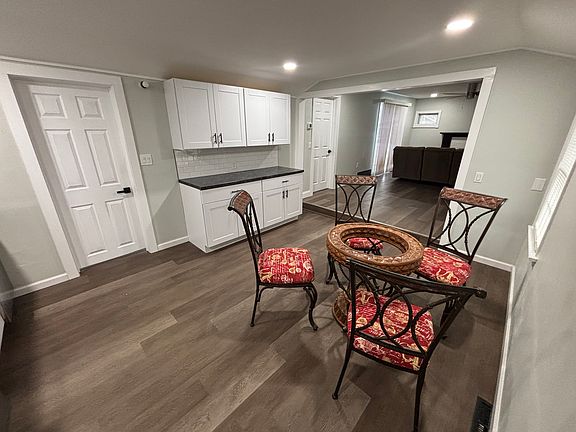 4th image of 371 Roosevelt Dr