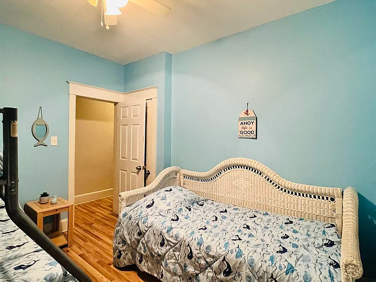 122 Dewey Pl — Photo 13
