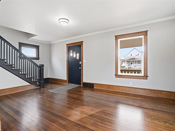 4th image of 1338 Hinkley Ave NW
