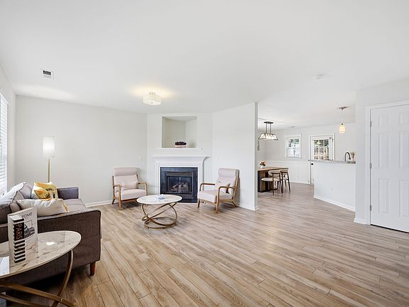 2nd image of 1423 Windycrest Ct