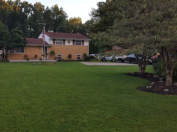 3rd image of 803 Fairway Dr