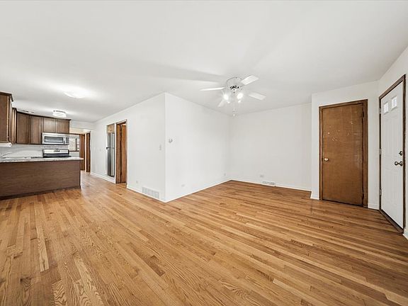 4th image of 4840 W Gunnison St