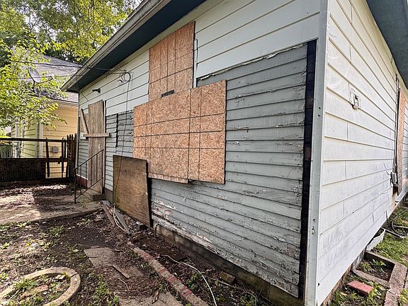 5th image of 1924 E Maryland St