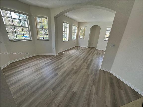 3rd image of 506 Belmont Ln #506