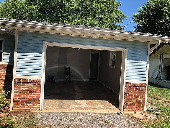 3rd image of 4135 Forestview Dr NW