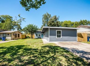 921 E Myrtle St, Angleton, TX 77515