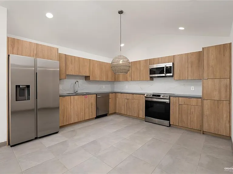 1316 E Hibiscus Ave — Photo 10