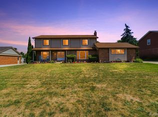 12911 Croftshire Dr, Grand Blanc, MI 48439