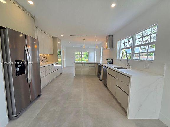 5th image of 4008 Greenwood Ave