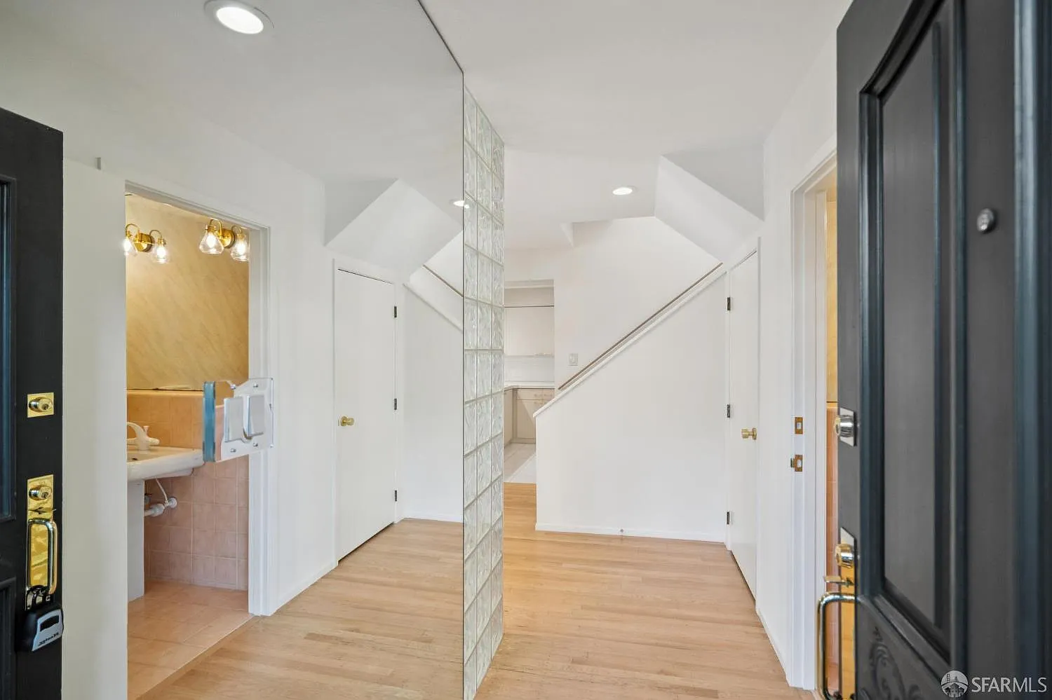 3 bed, 2.5 bath, 1750 sqft, $5,300 — Photo 2