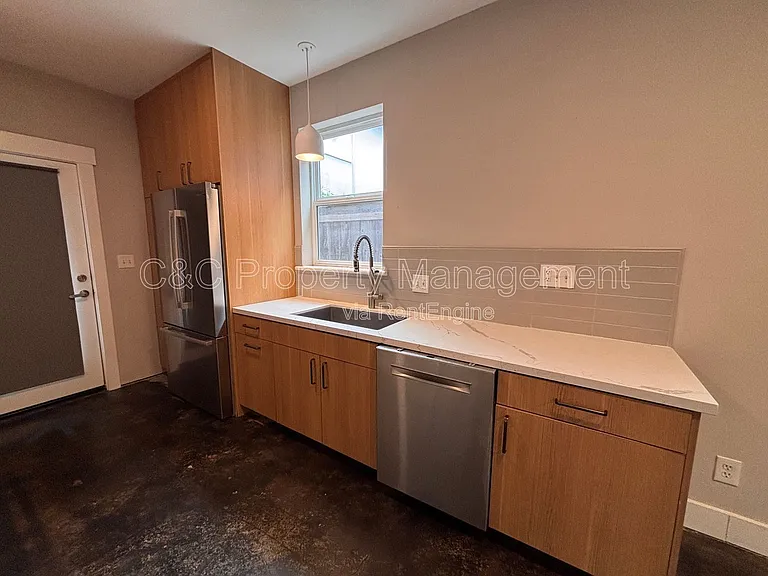 3214 Ettie St — Photo 4