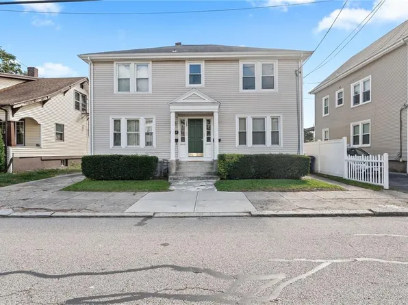 163 Robinson Ave, Pawtucket, RI 02861