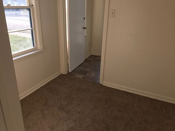 3rd image of 912 W Franklin St