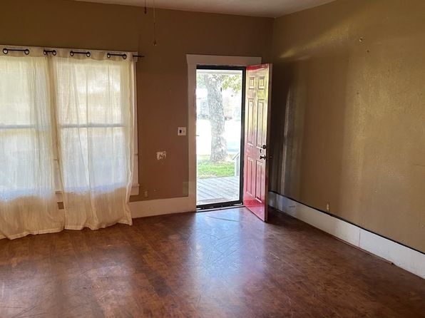 908 E Titus St, Mexia, TX 76667