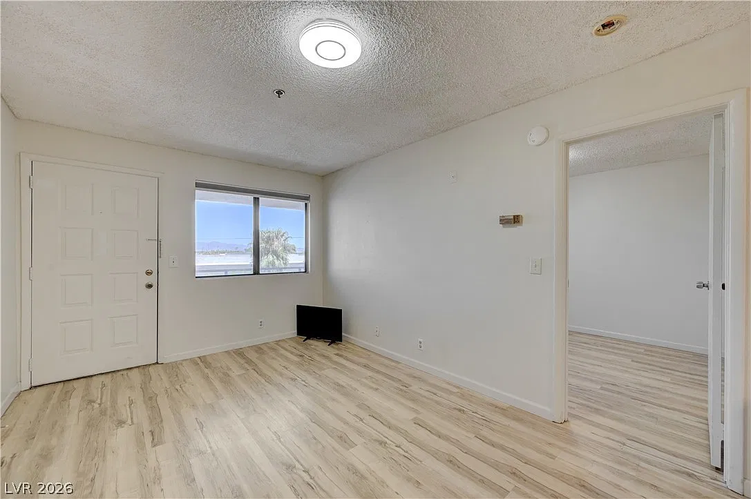 1 bed, 1.0 bath, 500 sqft, $850 — Photo 3