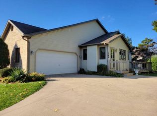 1746 Apple Dr, Sun Prairie, WI 53590