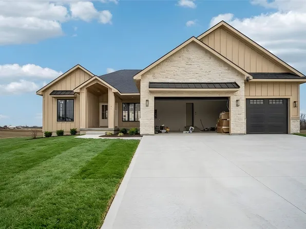 8175 Longmeadow Ln, West Des Moines, IA 50266