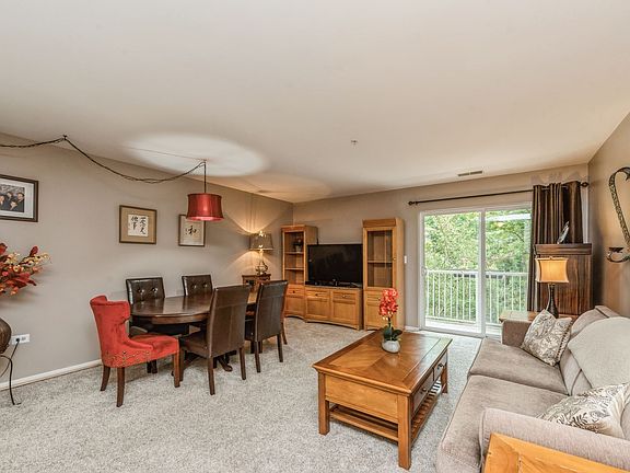 3rd image of 605 Barrington Ave APT 242