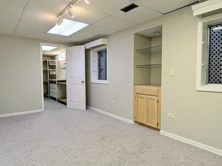 404 Orleans Ave — Photo 17