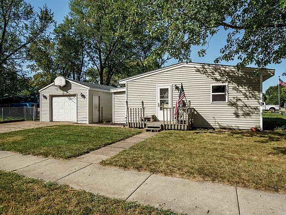 4th image of 1029 Evans Ave