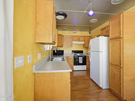 5th image of 600 Campbell St