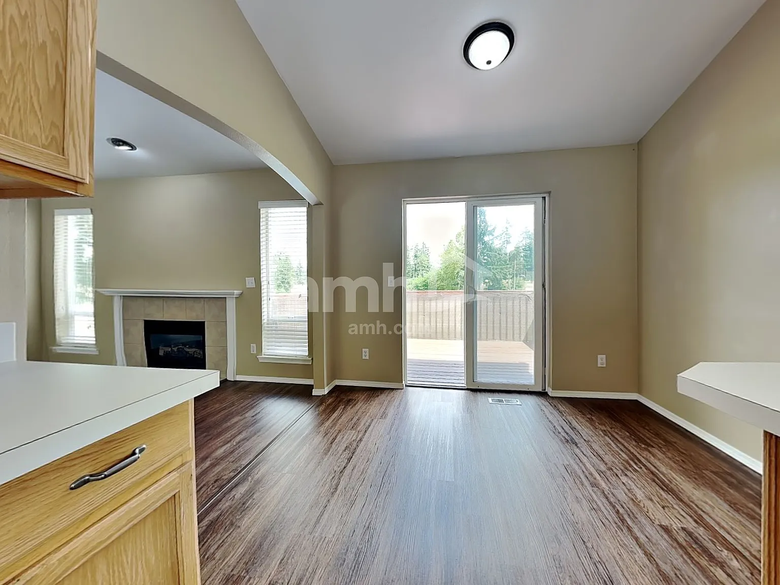 4 bed, 3.0 bath, 2369 sqft, $3,305 — Photo 4