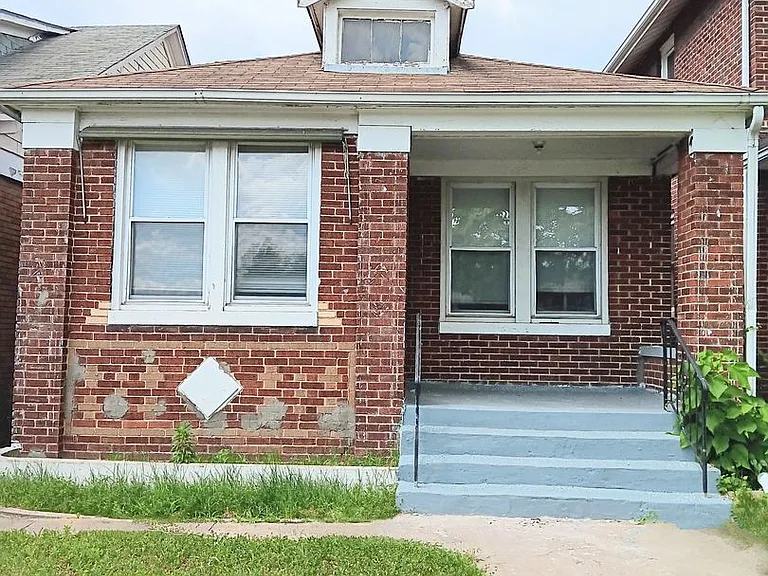 4430 Broadway — Photo 1