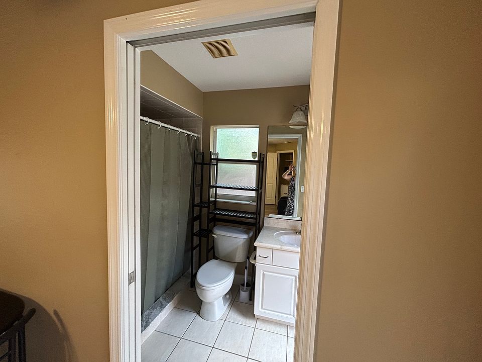 2nd image of 1138 N Old Mill Dr