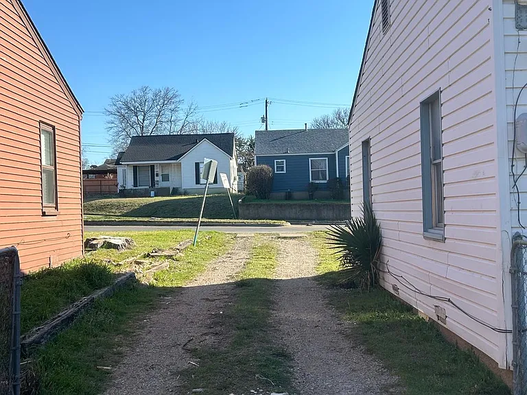 3319 W Clarendon Dr — Photo 14