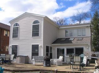 579 Treasure Island Dr, Mattawan, MI 49071