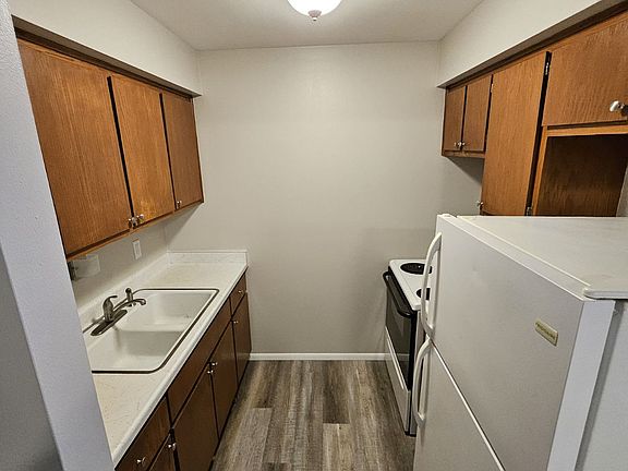 5th image of 1932 Taylor Ave #14