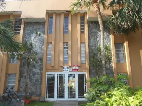 1330 W 54th St, Hialeah, FL 33012