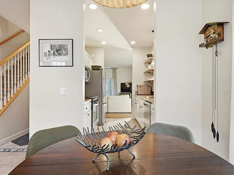4 Marion Ave #4 — Photo 6