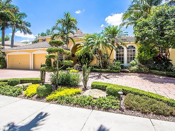 2nd image of 2543 Montclaire Cir